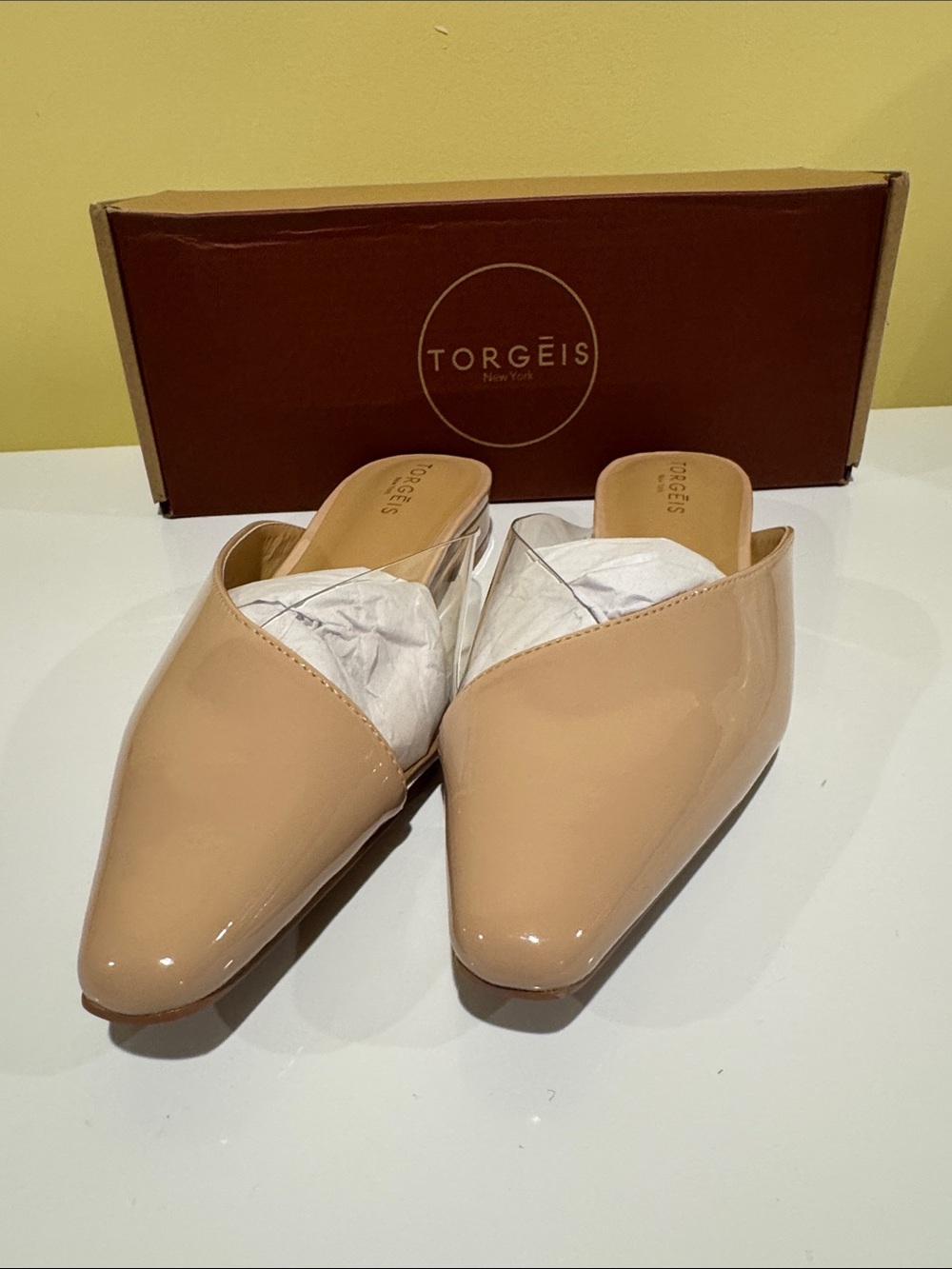 NIB Torgeis flat mules size 8.